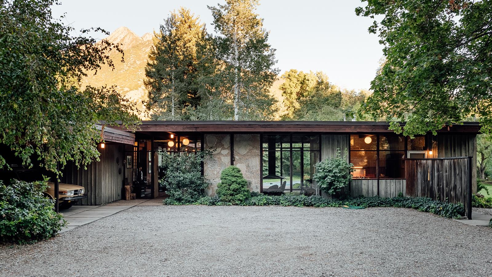 Cottonwood Lane Hand of Mod